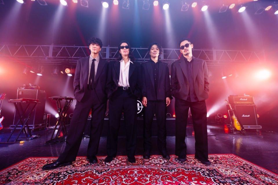 　本番前にステージで意気込んだＩ　Ｄｏｎ’ｔ　Ｌｉｋｅ　Ｍｏｎｄａｙｓ．の（左から）ＫＥＮＪＩ、ＹＵ、ＣＨＯＪＩ、ＳＨＵＫＩ