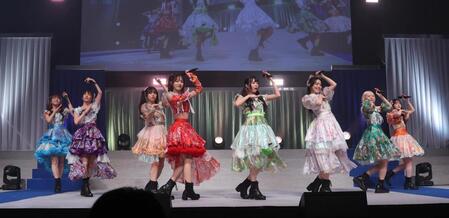 熱いパフォーマンスを見せる私立恵比寿中学＝東京・ＬＩＮＥ　ＣＵＢＥ　ＳＨＩＢＵＹＡ（撮影・佐々木彰尚）