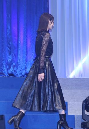 　会場を後にする北川景子（撮影・佐々木彰尚）