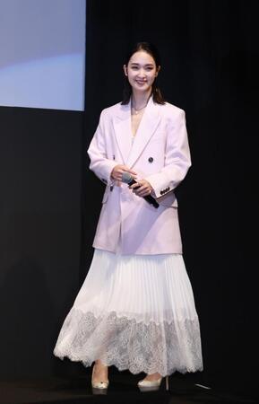 　発表会に登場した剛力彩芽（撮影・佐々木彰尚）