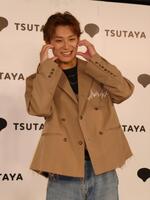 　撮影に応じる高松アロハ