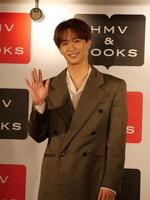 　発売記念イベントを行った野村康太