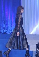 　会場を後にする北川景子（撮影・佐々木彰尚）