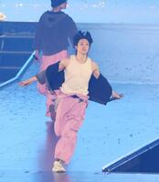 　会場を盛り上げるＦＵＭＡ（撮影・石井剣太郎）