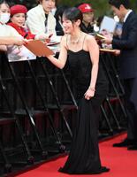 　「第３８回東京国際映画祭」レッドカーペットに登場した吉岡里帆（撮影・伊藤笙子）