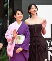 　「第３８回東京国際映画祭」レッドカーペットに登場した吉永小百合、のん（撮影・伊藤笙子）