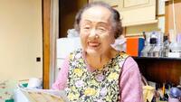 　１０２歳にして現役の美容部員として活躍する堀野智子さん