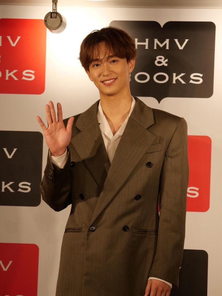 　発売記念イベントを行った野村康太