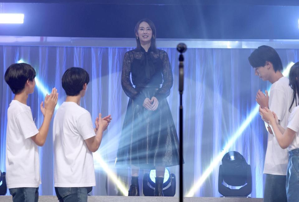 　プレゼンターで登場した北川景子（撮影・佐々木彰尚）