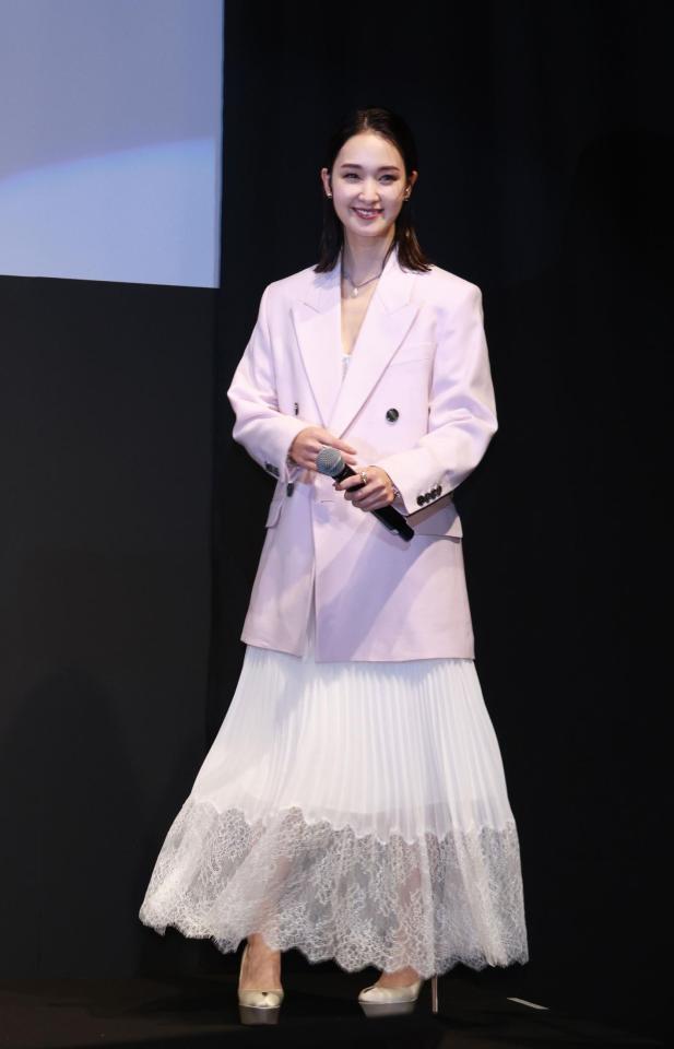 　発表会に登場した剛力彩芽（撮影・佐々木彰尚）