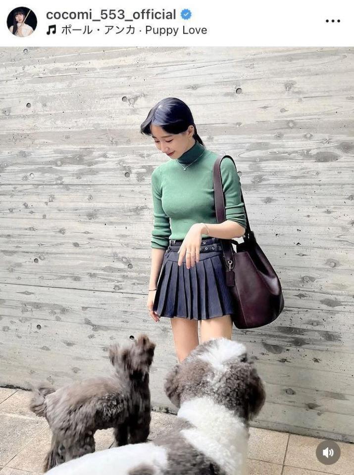 コーチのバッグを持って。Ｃｏｃｏｍｉのインスタグラム＠ｃｏｃｏｍｉ＿５５３＿ｏｆｆｉｃｉａｌ（１０月１８日付）より 