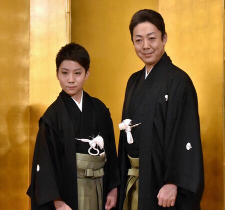 　取材会に登場した尾上菊之助（左）、尾上菊五郎