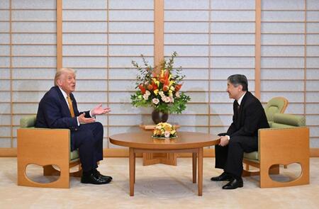 　皇居・御所でトランプ米大統領と会見される天皇陛下（ロイター＝共同）