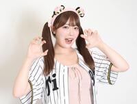 　阪神日本一を祈願する塩見きら（撮影・佐々木彰尚）