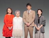 　会見に出席した（左から）あめくみちこ、泉ピン子、佐藤隆太、星野真里