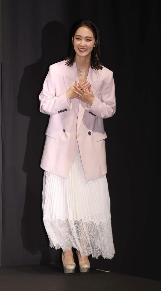 　会場を後にする剛力彩芽（撮影・佐々木彰尚）