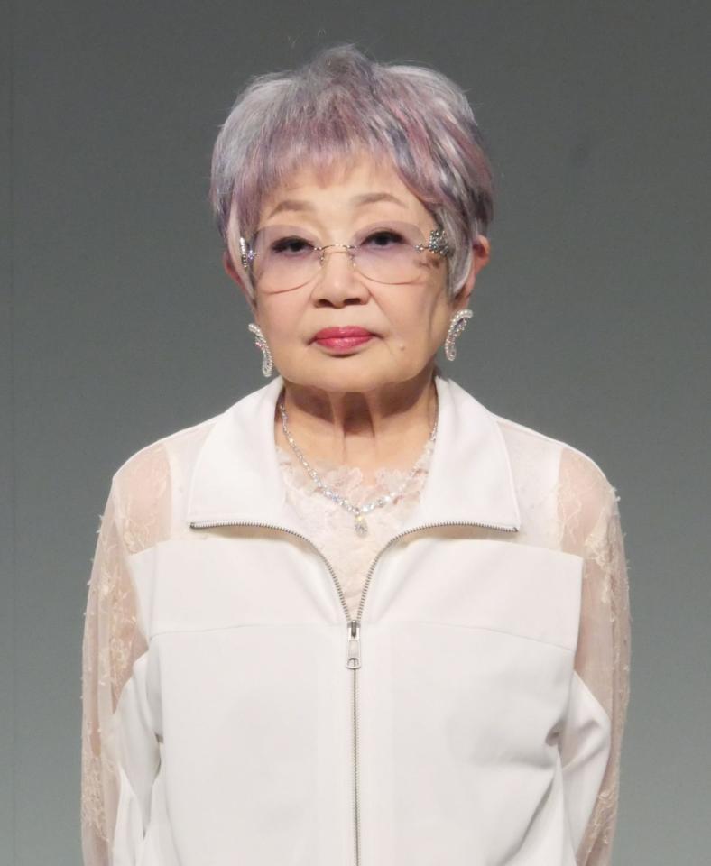 　会見に出席した泉ピン子