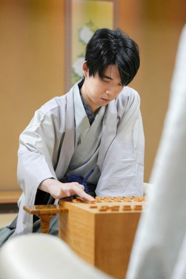 　将棋の第７３期王座戦５番勝負第５局で対局する藤井聡太王座（日本将棋連盟提供）