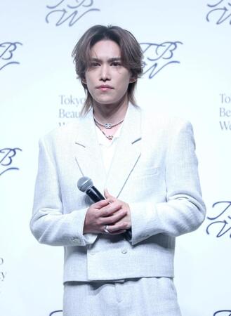 　プロジェクト発表会に登場したＫｉｓ－Ｍｙ－Ｆｔ２の千賀健永（撮影・石井剣太郎）