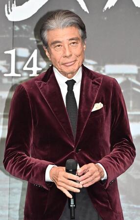 　舞台あいさつに登場した舘ひろし（撮影・持木克友）