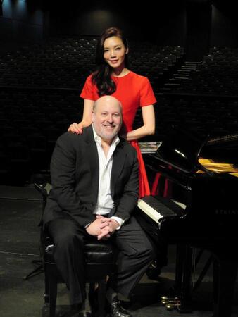 　１５年３月、結婚を発表した和央ようかと婚約者（当時）のフランク・ワイルドホーン氏