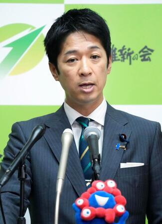 　記者会見する日本維新の会の藤田共同代表