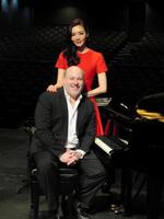 　１５年３月、結婚を発表した和央ようかと婚約者（当時）のフランク・ワイルドホーン氏