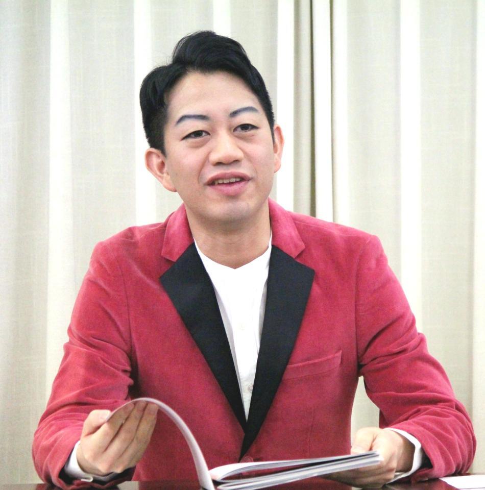 　「ＡＲＴ歌舞伎」を説明する中村壱太郎