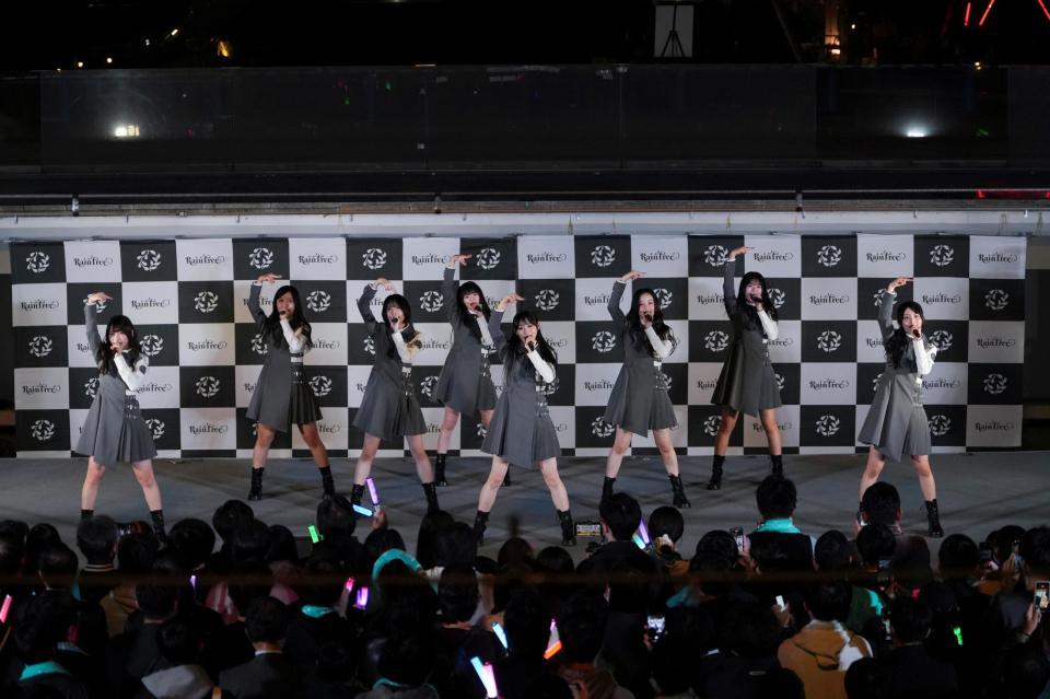 　リリースイベントを開催したＲａｉｎ　Ｔｒｅｅ　©ＯＶＥＲＳＥ／ＫＩＮＧ　ＲＥＣＯＲＤＳ