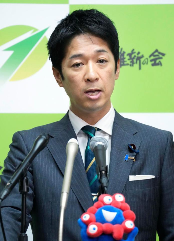 　記者会見する日本維新の会の藤田共同代表