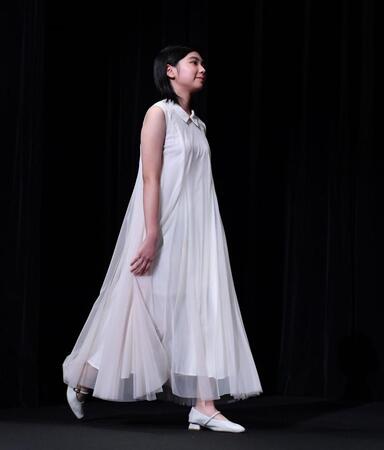 　舞台あいさつに登場した一色香澄（撮影・開出牧）