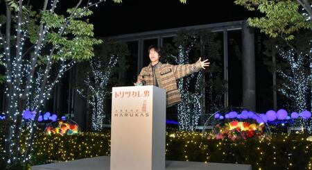 　イルミネーションを点灯した佐野晶哉