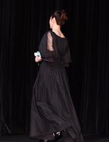 　舞台あいさつにブラックドレスで登場した井川遥（撮影・開出牧）