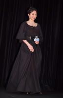 　ブラックドレスで登場した井川遥（撮影・開出牧）