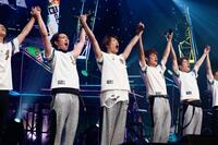 　ステージでパフォーマンスを見せたふぉ～ゆ～