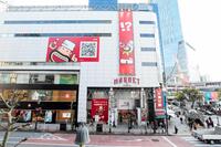 　東京・渋谷の　ＭＡＧＮＥＴ　ｂｙ　ＳＨＩＢＵＹＡ１０９をジャックしたアールおじさん