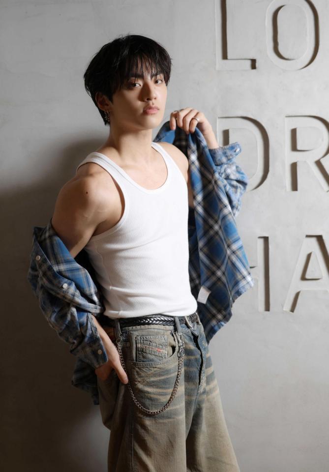 　鍛えられた肉体がダンス漬けの日々を語るＴＨＥ　ＪＥＴ　ＢＯＹ　ＢＡＮＧＥＲＺのＴＡＫＩ（撮影・吉澤敬太）