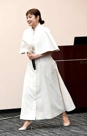 　会場に入る平愛梨（撮影・佐藤厚）