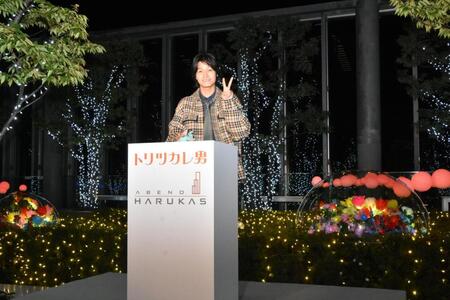 　イルミネーションに点灯したＡぇ！ｇｒｏｕｐの佐野晶哉