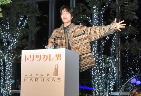 　イルミネーションを点灯した佐野晶哉