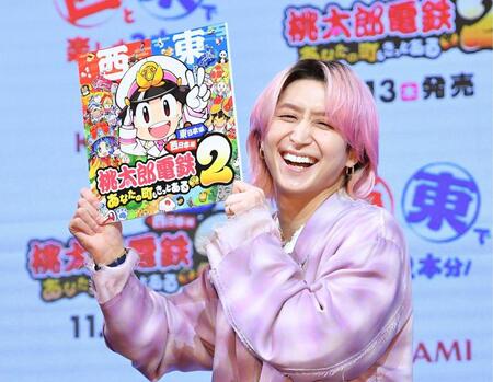 　笑顔がはじける佐久間大介（撮影・開出牧）