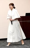 　会場に入る平愛梨（撮影・佐藤厚）