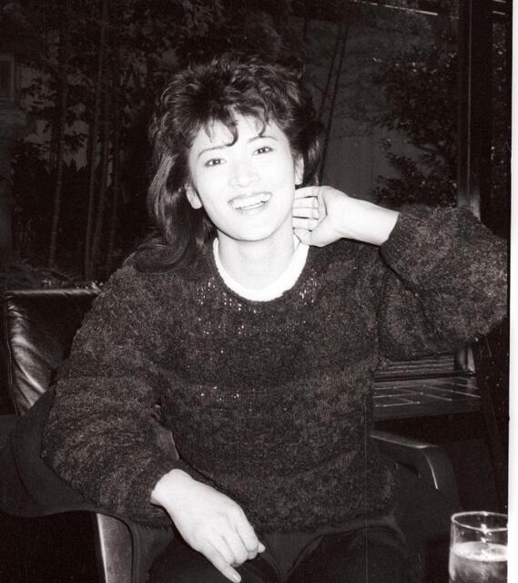 二代目はクリスチャン」「影の軍団」女優が70歳に 黒ドレス姿が美麗