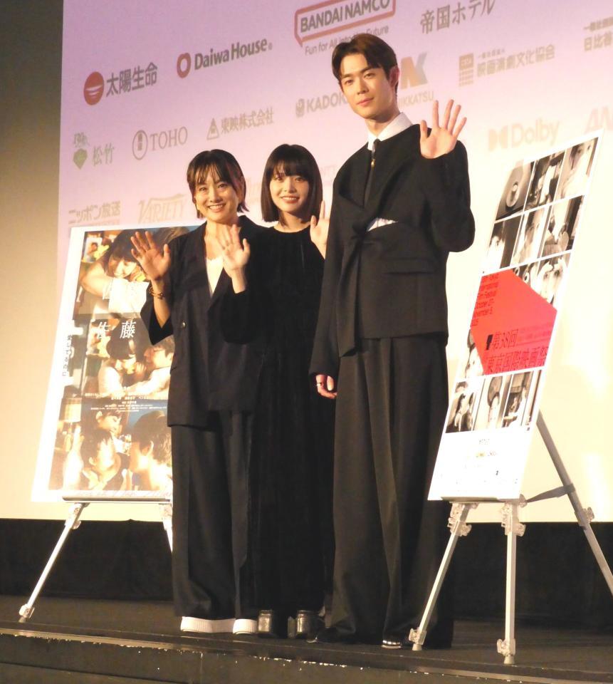 　撮影に応じる（左から）天野千尋監督、岸井ゆきの、宮沢氷魚