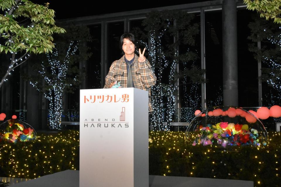 　イルミネーションに点灯したＡぇ！ｇｒｏｕｐの佐野晶哉