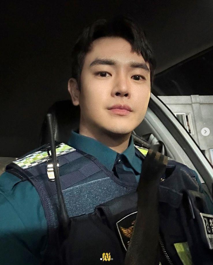 韓国芸能プロダクション・ネクサスＥ＆Ｍの公式インスタグラム＠ｎｅｘｕｓｅｎｍより　俳優のチャン・ドンジュ　ドラマ「トリガー」のビハインドカット