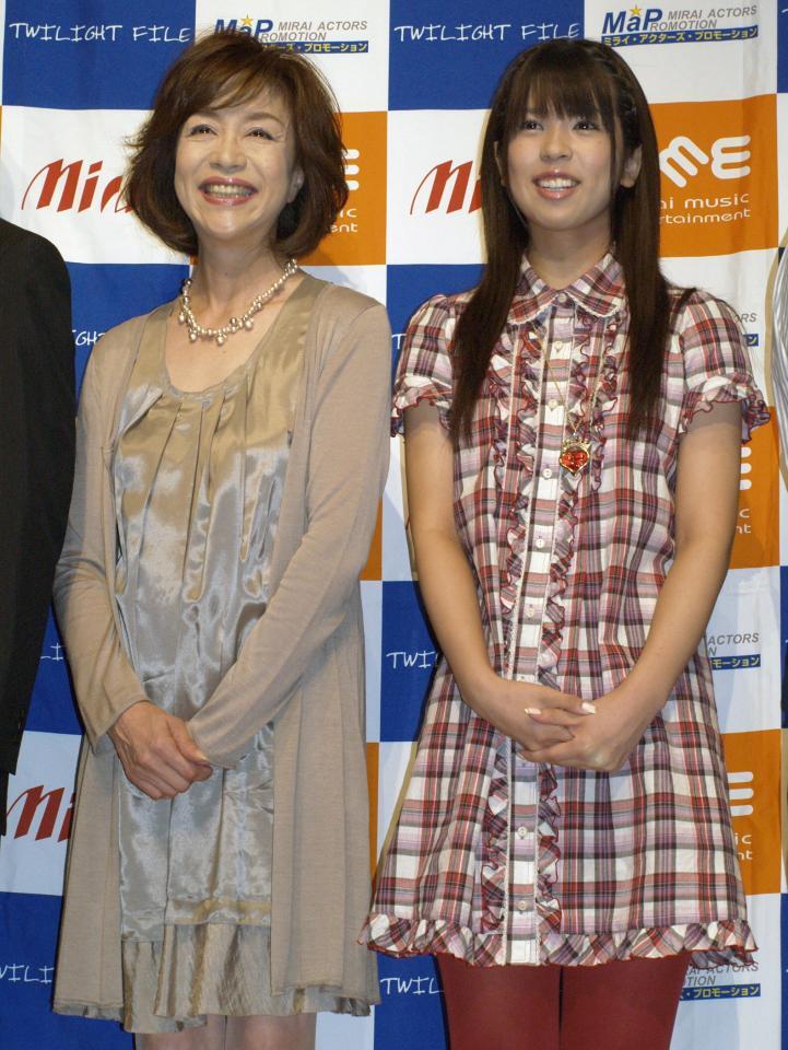 　母子共演を果たした坂口良子さん（左）と杏里＝２００８年撮影