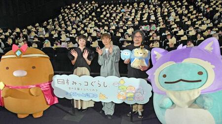 　写真に納まる（左から）とんかつ、本上まなみ、井ノ原快彦、イワタナオミ監督、とかげ（撮影・持木克友）