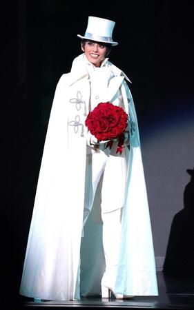 　ボー・ブランメルを演じる朝美絢（撮影・高部洋祐）