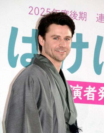 　「ばけばけ」でヒロインの夫役に決まったトミー・バストウ（２４年１１月）